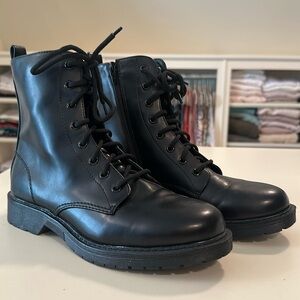 Combat boots